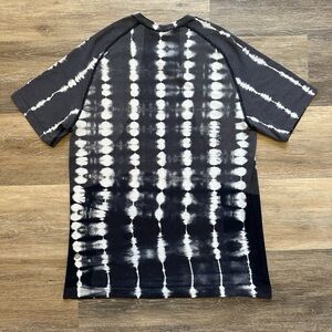 LULULEMON Mens Black/White Tie Dye Metal Vent Tech Short Sleeve Size Medium